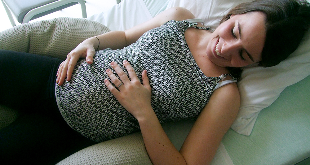 femme enceinte sereine polyclinique